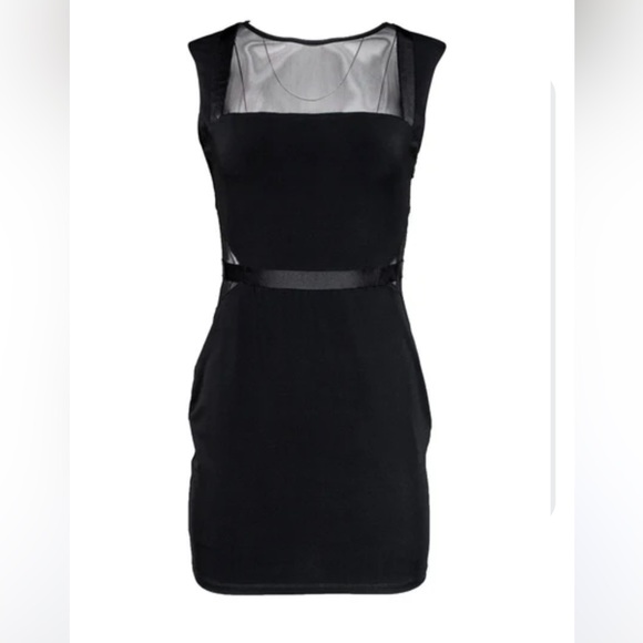 Elizabeth and James Dresses & Skirts - Elizabeth & James - Black
Mesh Trim Dress